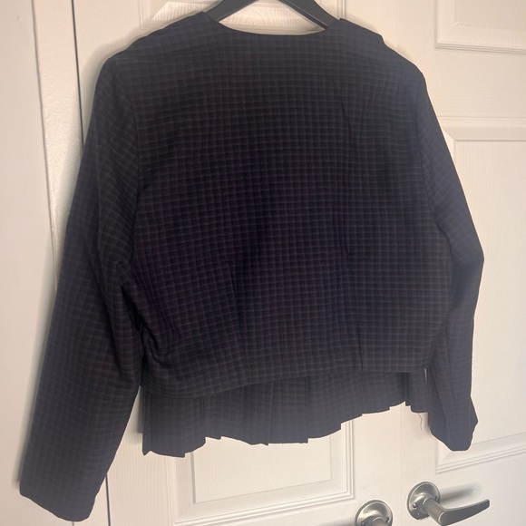 Vintage 2-PC with belt, cropped jacket and pleated skirt - Picture 2 of 9